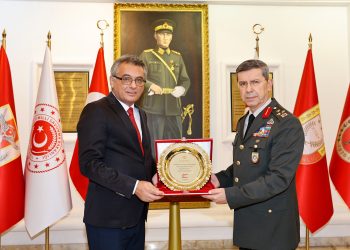 Cumhurbaşkanı Tufan Erhürman, Kıbrıs Türk Barış Kuvvetleri Komutanı Korgeneral Ertan İnaltekin’i   ziyaret etti