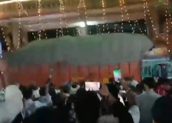Hindistan'da kamyon, kalabalığa daldı: 15 ölü