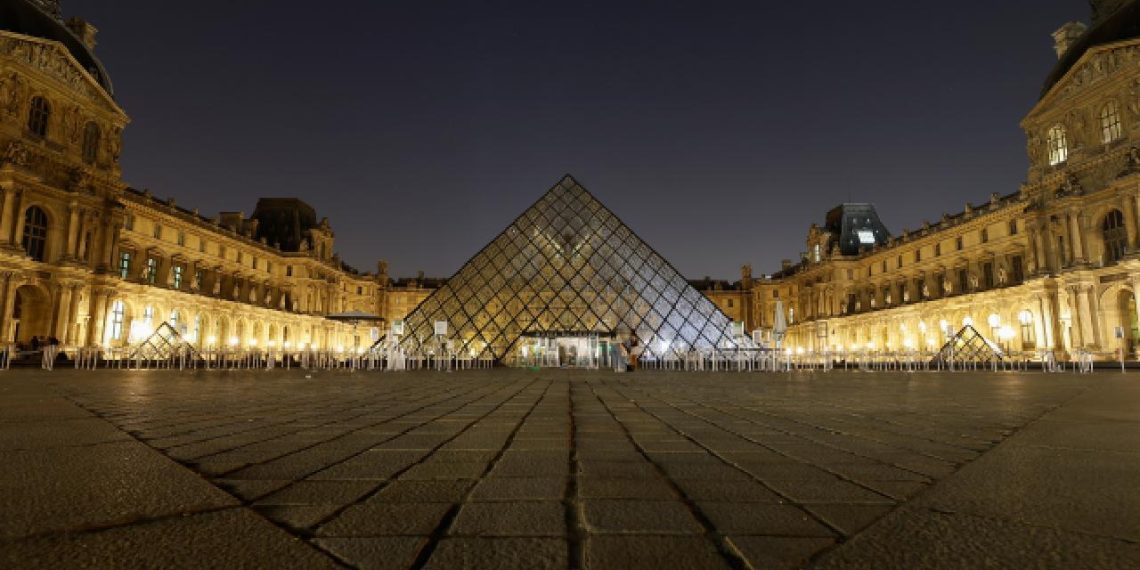 Louvre Müzesi onarılmazsa kapılarını halka kapatmak zorunda kalacak uyarısı