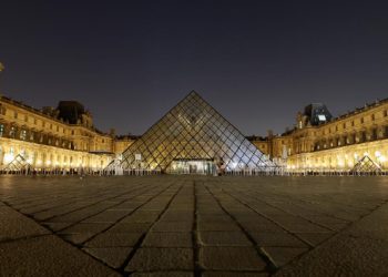 Louvre Müzesi onarılmazsa kapılarını halka kapatmak zorunda kalacak uyarısı