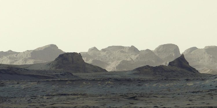 NASA'nın Curiosity aracı Mars'ta çarpıcı bir şafak fotoğrafı çekti