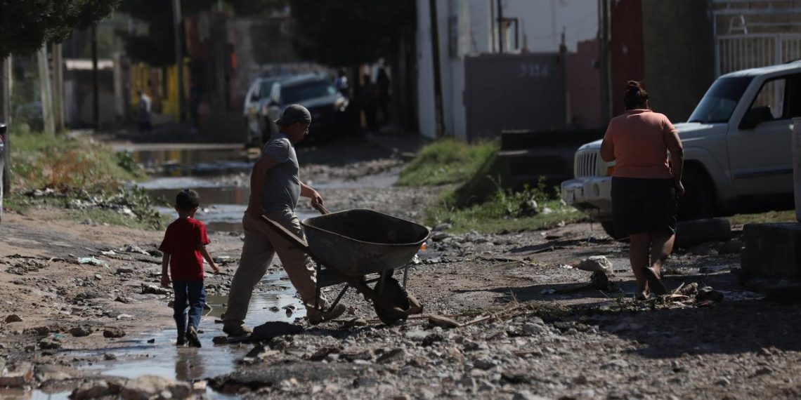 Meksika'da kasırga ve tropikal fırtınanın yol açtığı şiddetli yağışlar sonucu 6 kişi öldü