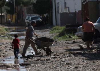 Meksika'da kasırga ve tropikal fırtınanın yol açtığı şiddetli yağışlar sonucu 6 kişi öldü