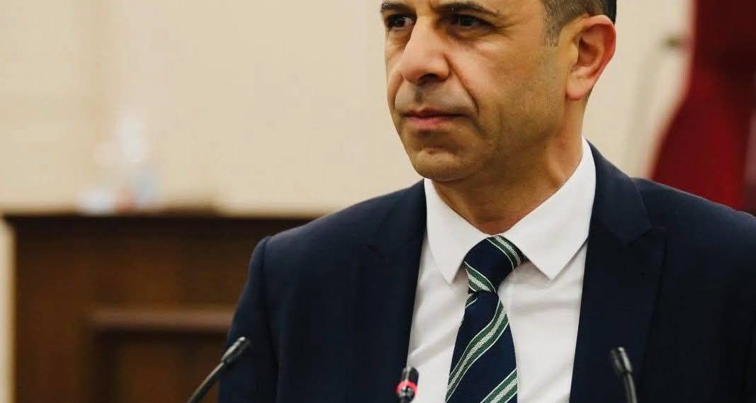 Özersay: “Gazetecilere yapılan saldırıları kınıyoruz”