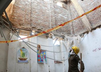 Pakistan'da okulun çatısı çöktü: En az 27 öğrenci hayatını kaybetti