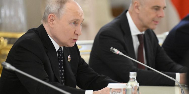 Putin, Filistin'in unutulmaması gerektiğini söyledi