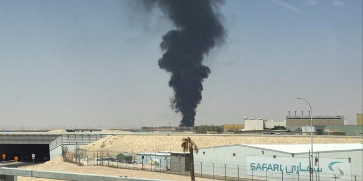 Suudi Arabistan'da yapılan uyarının ardından Riyad'da 4 patlama duyuldu