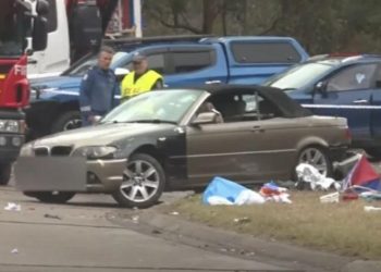 Avustralyada araç taraftarların arasına daldı: 10 yaralı
