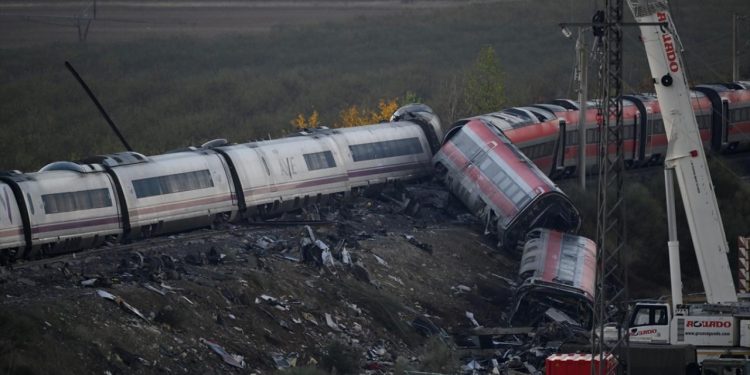 İspanya'da tren faciasının ardından 3 günlük ulusal yas ilan edildi